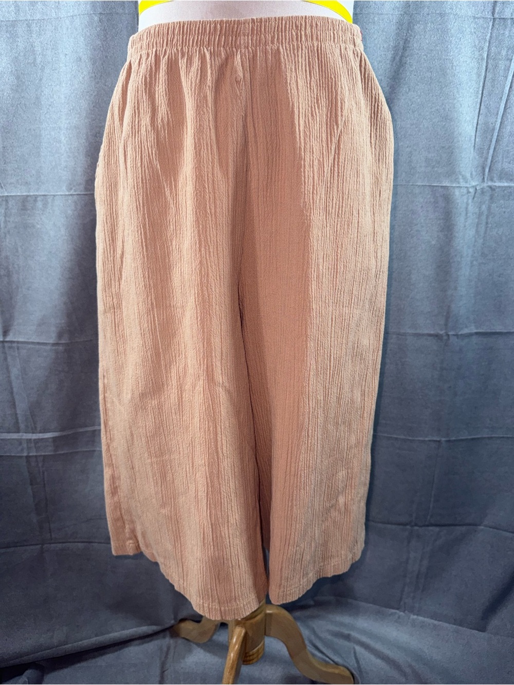 3206-Anthony Richards Blush Crinkle Wide-Leg Bermuda Shorts